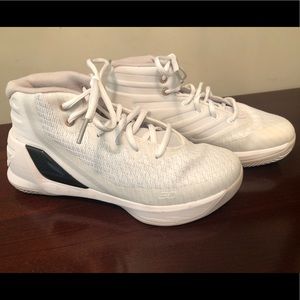 Under Armour Boys Shoes Size 3 Youth